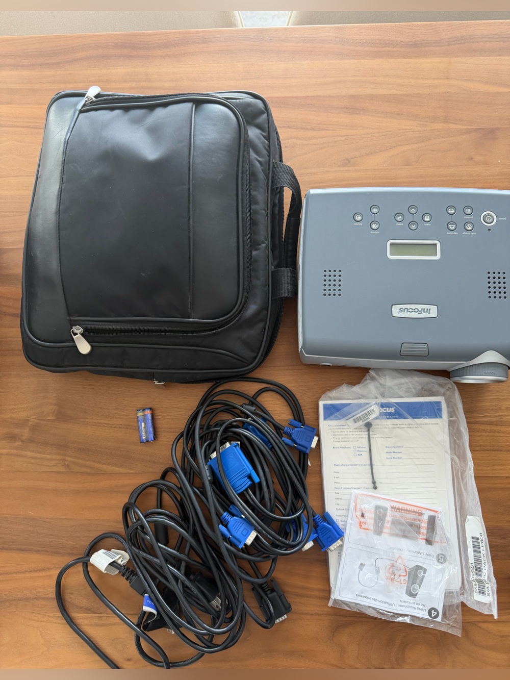 InFocus LP600 Portable Projector, all components, bag. Working!